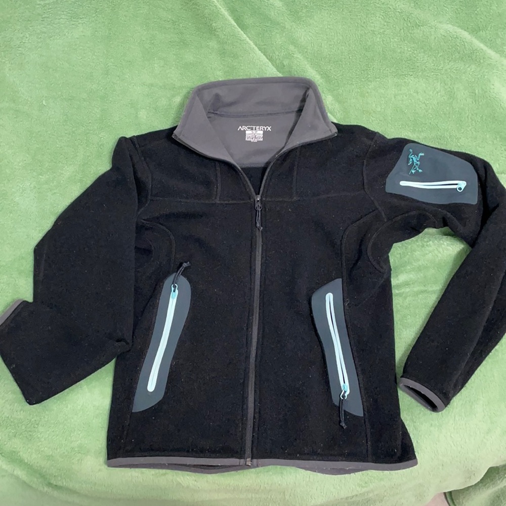 Arc’teryx women’s small zip jacket
